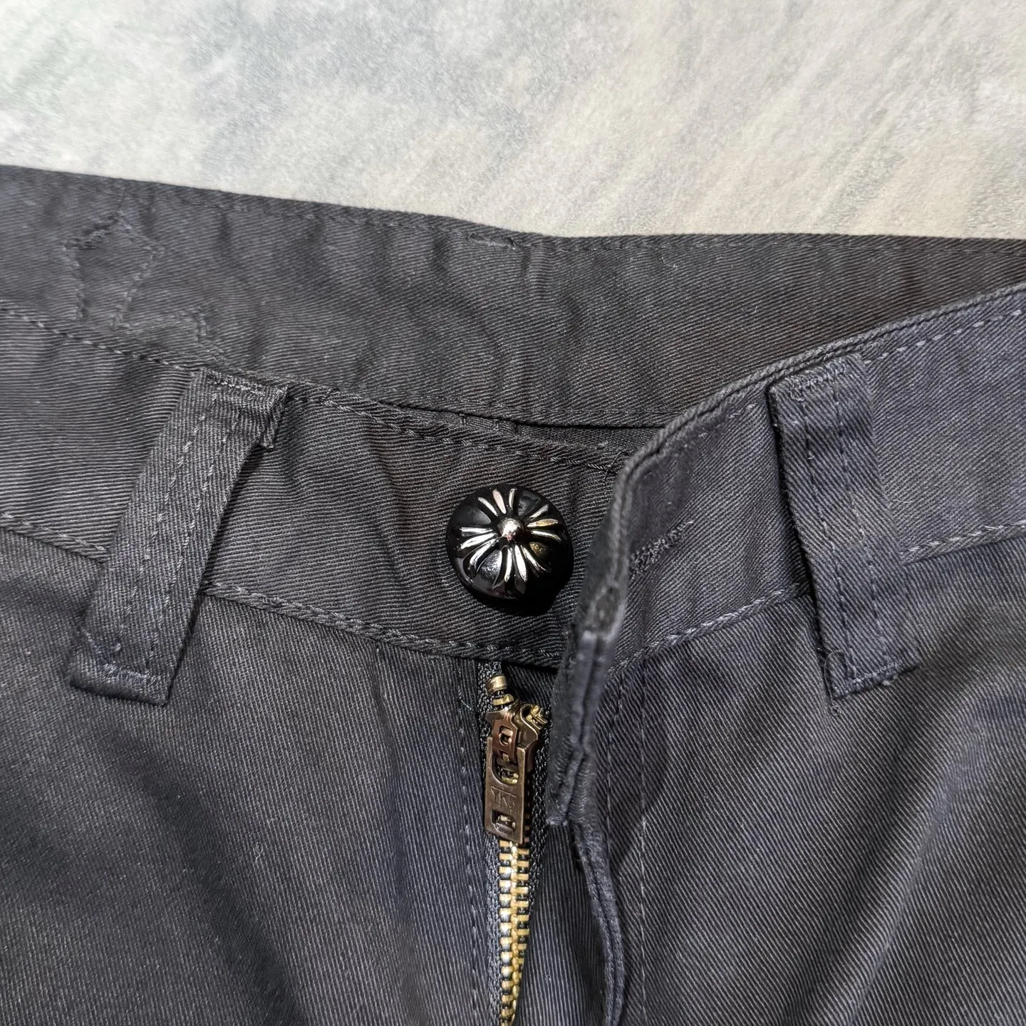 P270 Chrome Hearts Leopard Print Jeans with Black Leather and Wooden Leather Elements Washed Jeans Authentically Restore the Ultimate Vintage Texture Three-Dimensional Fit Loose and Comfortable Not Slimming Appearing Tall and Slim Made by Manufacturers Original Quality Control Same Style for Men and Women Can Be Matched with Couples Versatile Recommendations Must-Have Jeans for All Seasons Fashionistas Have Been Disappointed From the Quality Selection of Fabrics, Cutting of Details, and Matching of Patterns, Everything Is Impeccable! The upper body is so handsome when worn...it can be easily worn by men, women and children! The craftsmanship is made of heavy-duty washed pure cotton denim fabric. After washing, it is soft and thick and looks very stylish when worn. Color: black Size: 28 30 32 34 36